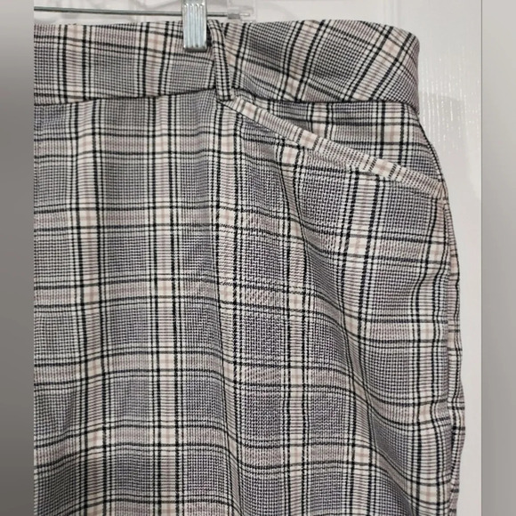 Ava & Viv Cream Plaid High Rise Tapered Ankle Pants in Size 22 - Picture 4 of 14